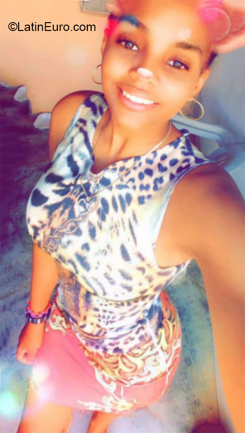 Date this exotic Dominican Republic girl Yedrynathali from Santo Domingo DO37043