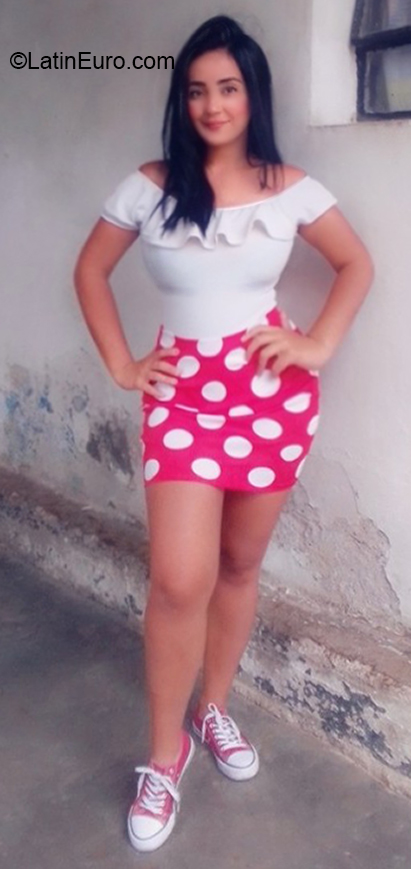 Date this good-looking Venezuela girl Ambar from Caracas VE2909