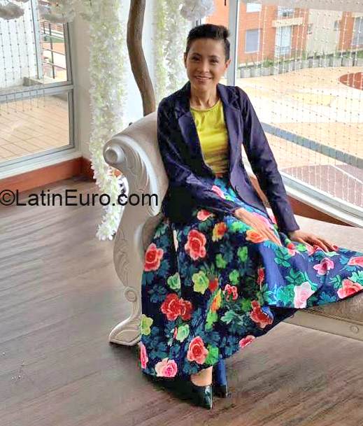 Date this gorgeous Colombia girl Yamexi from Bogota CO26545