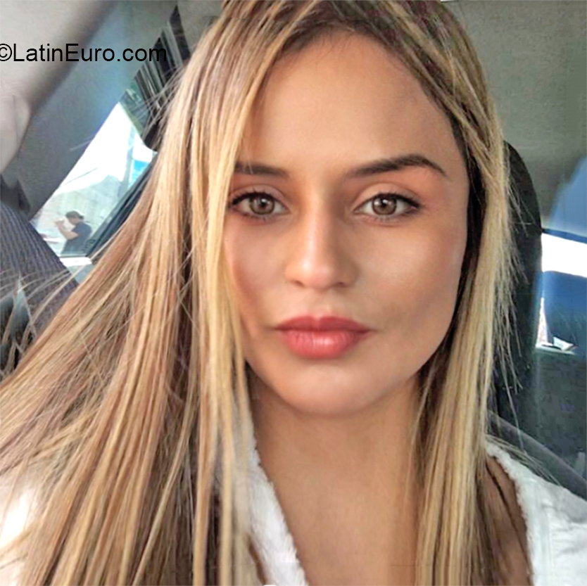 Date this stunning Colombia girl Alejandra from Bogota CO26553