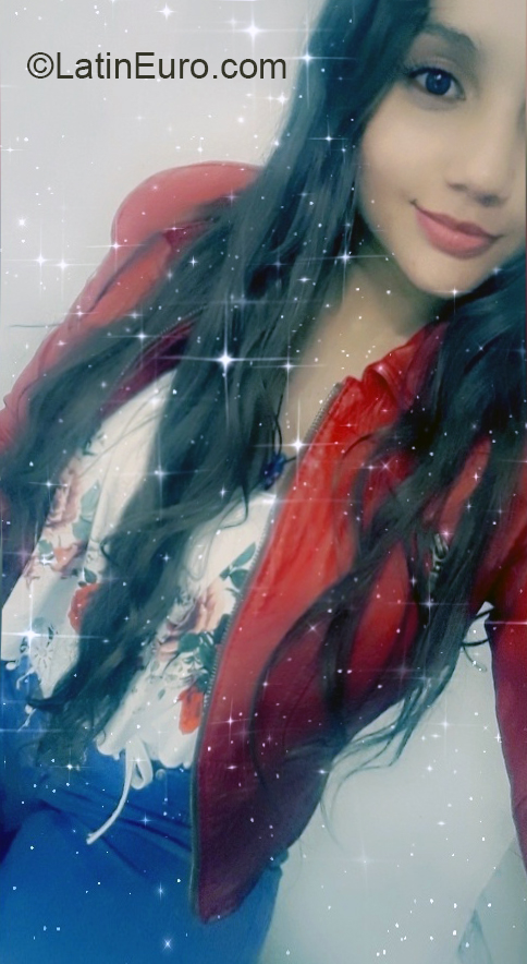 Date this sensual Colombia girl Michelle from Armenia CO26577