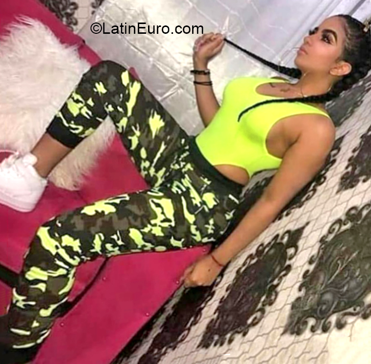 Date this gorgeous Dominican Republic girl Alina from Santo Domingo DO37096