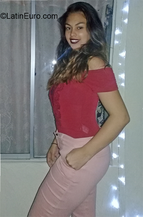 Date this beautiful Colombia girl Paola from Barranquilla CO26616