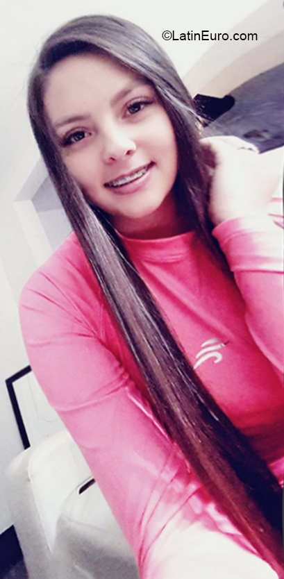 Date this pretty Colombia girl Yessica from Bogota CO27100