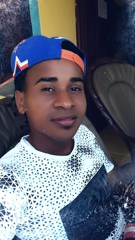 Date this nice looking Dominican Republic man Esteban from Santo Domingo DO37192