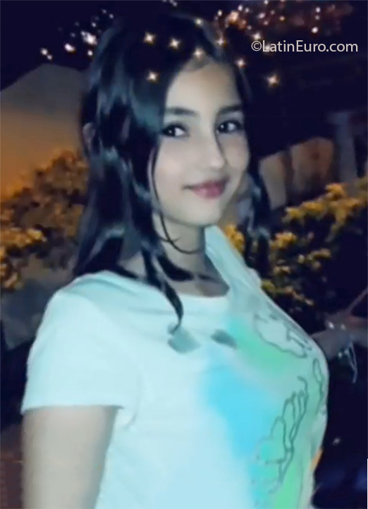 Date this georgeous Colombia girl Sara from Medellin CO26657
