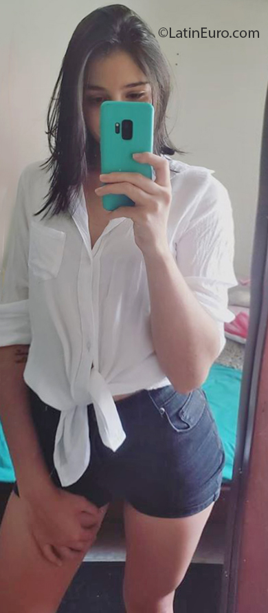 Date this happy Colombia girl Linda from Armenia CO26658