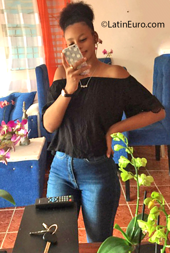 Date this funny Dominican Republic girl Elizabeth from Santo Domigo DO37206