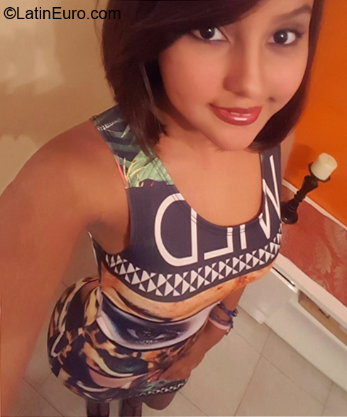 Date this pretty Dominican Republic girl Channy from Santo Domingo DO37252