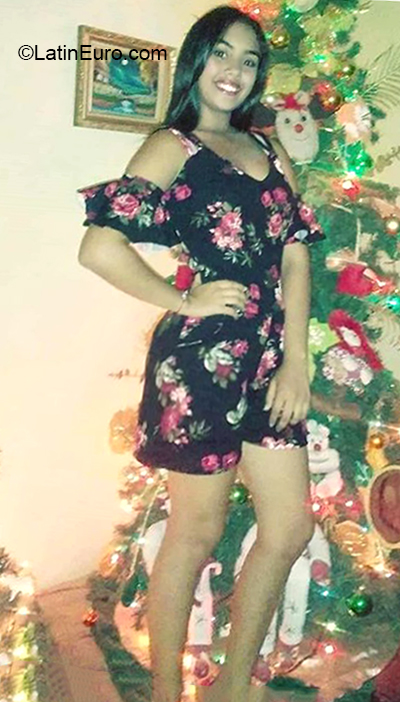 Date this delightful Venezuela girl Laura from Caracas VE2973