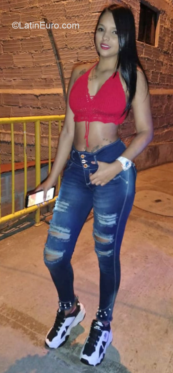 Date this hot Colombia girl Samantha from Medellin CO26774