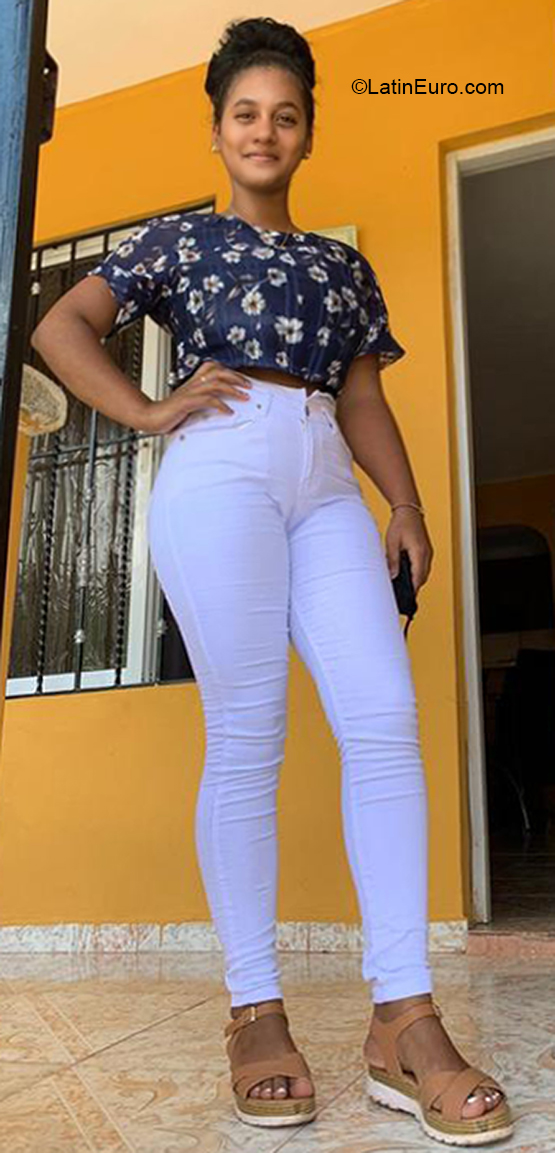 Date this sensual Dominican Republic girl Nayeli from Puerto Plata DO37366