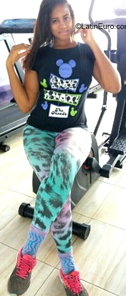 Date this voluptuous Brazil girl Nataly from Salvador BR11043