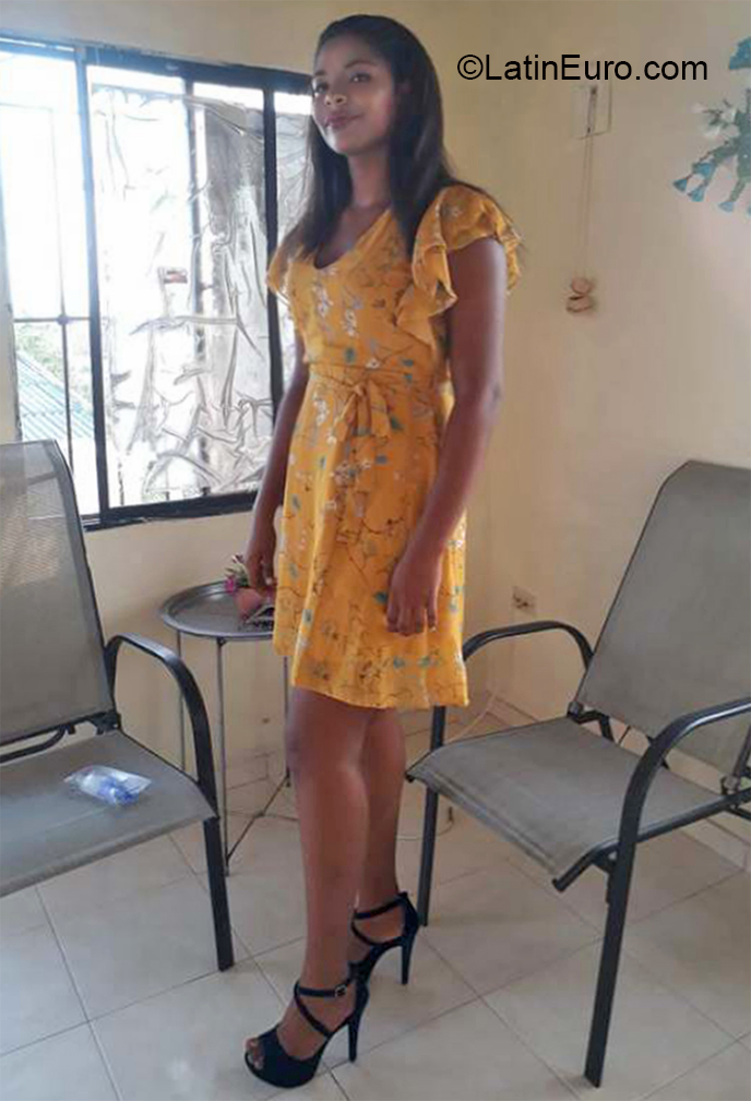 Date this tall Colombia girl Maria from Santa Marta CO26786