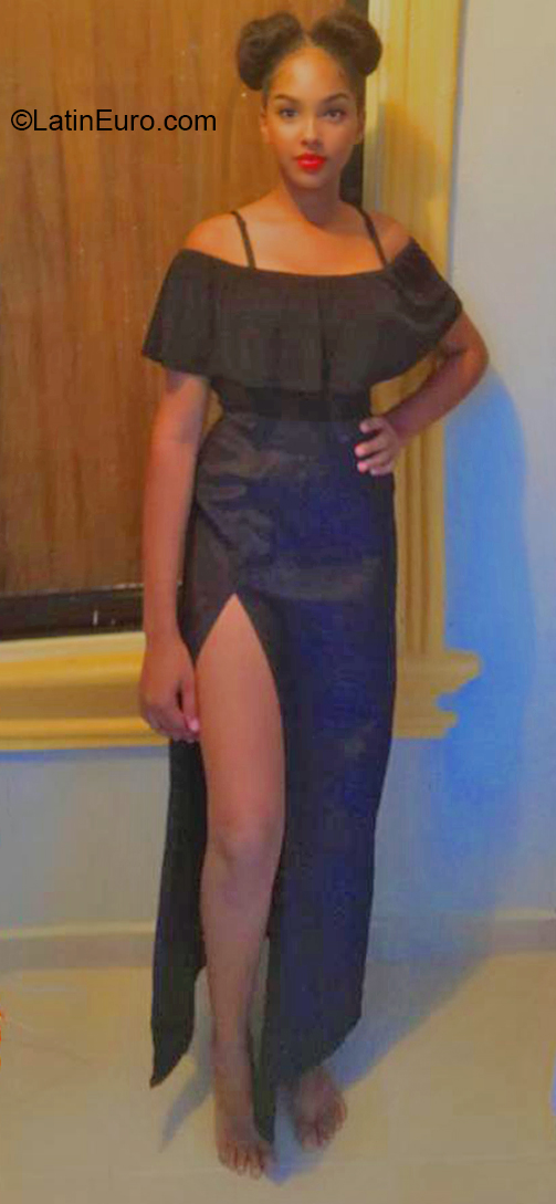 Date this happy Dominican Republic girl Yulianny from Santo Domingo DO37398