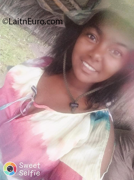 Date this nice looking Ecuador girl Karina from Shushufindi EC437