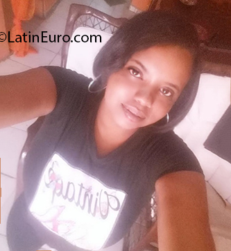 Date this pretty Dominican Republic girl Leidy from Santo Domingo DO37551