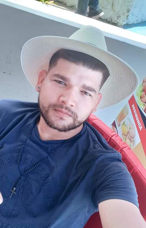 Date this foxy Ecuador man Paul Benitez from Manta EC443