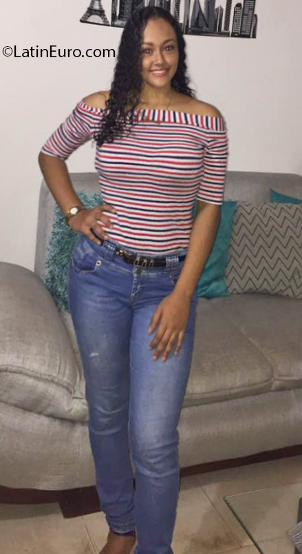Date this beautiful Colombia girl Luisa from Cali CO26911