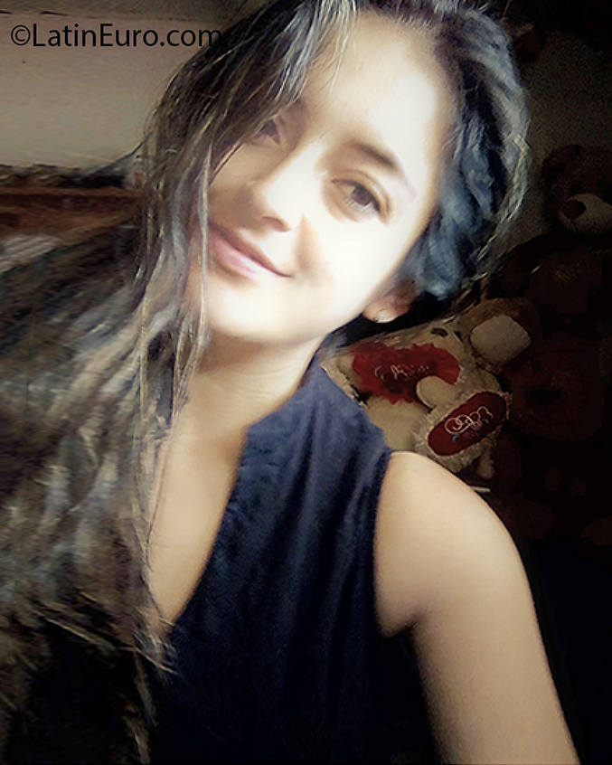 Date this hot Peru girl Mercedes from Oxapampa PE1511