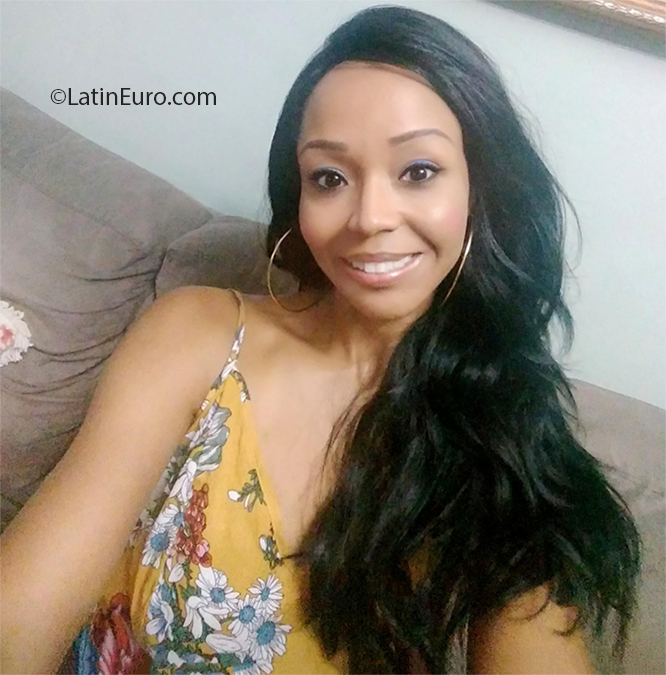 Date this good-looking Brazil girl Jaqueline from Rio De Janeiro BR12427