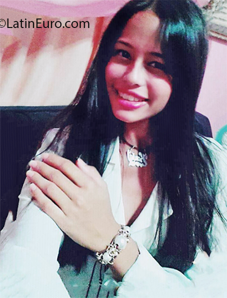 Date this good-looking Venezuela girl Karla from Coro VE3069