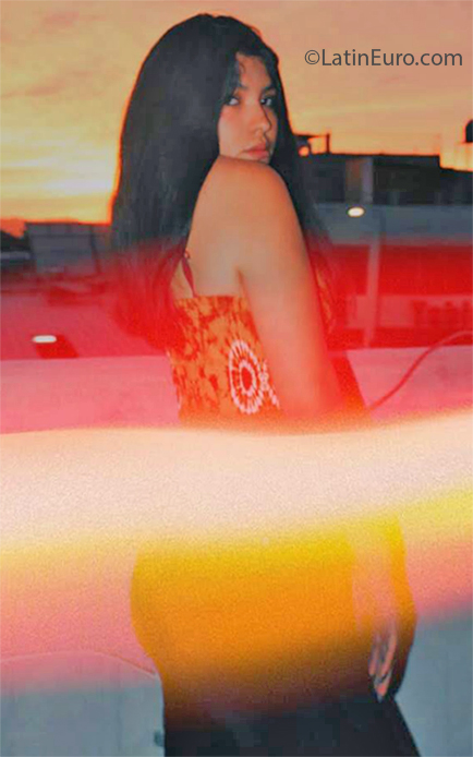 Date this pretty Peru girl Vivian from Araquipa PE1526