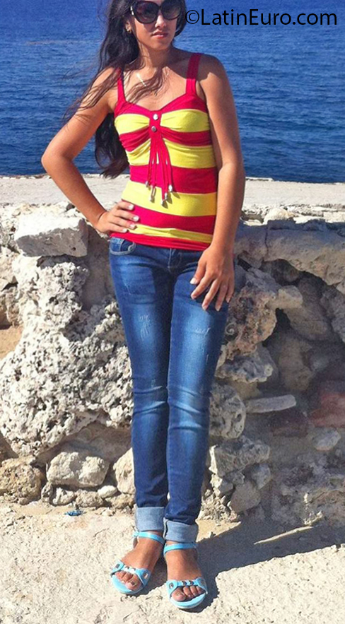 Date this funny Cuba girl Heidi from Havana CU668