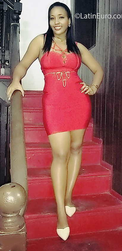 Date this charming Cuba girl Aloity from Santiago de Cuba CU669