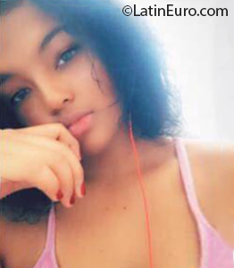 Date this nice looking Dominican Republic girl Manelik from La romana DO37773