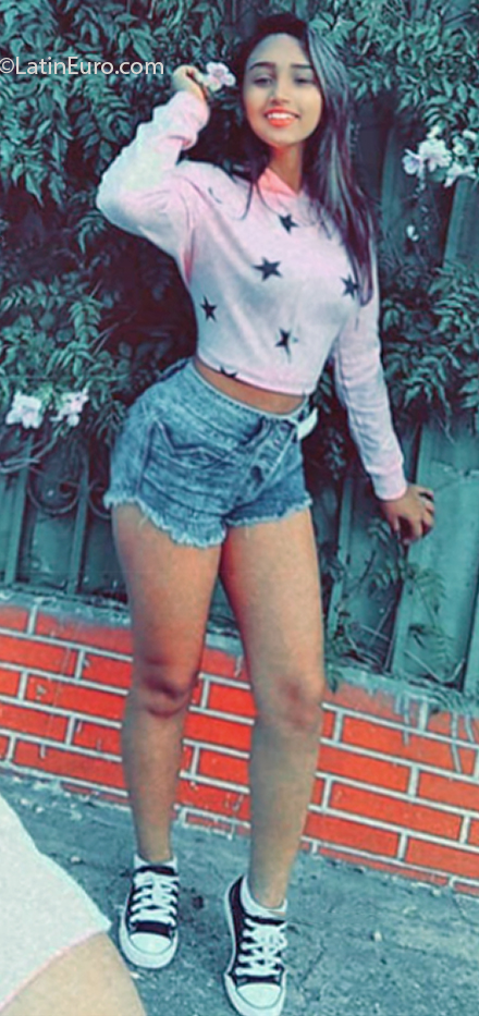 Date this sensual Venezuela girl Daniela from Caracas VE3094