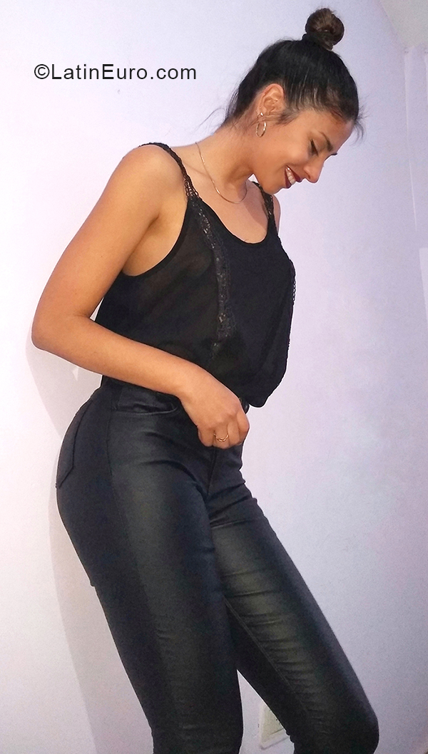 Date this charming Argentina girl Jane from San Luis AR399