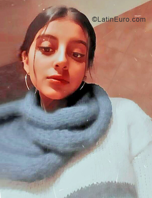 Date this athletic Argentina girl Pilar from Salta AR385