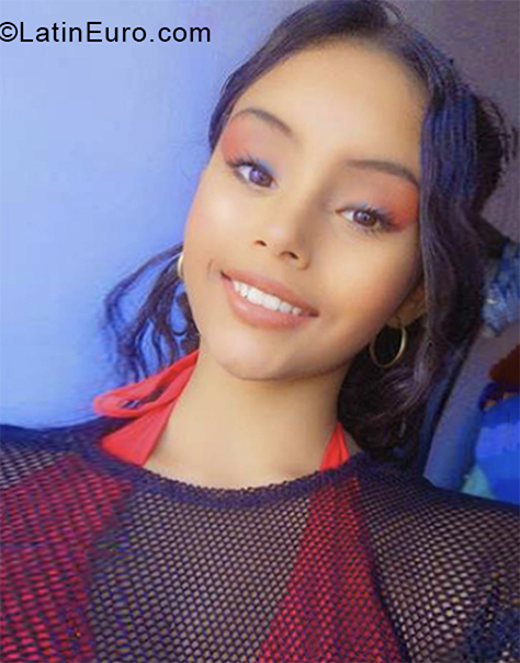 Date this fun Colombia girl Kristal from Cali CO27145