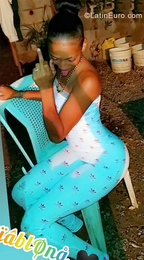 Date this nice looking Dominican Republic girl Karol from Santo Domingo DO37908
