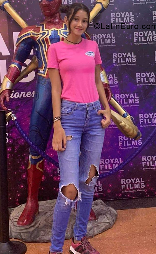 Date this delightful Colombia girl Cyrstel from Barranquilla CO27180