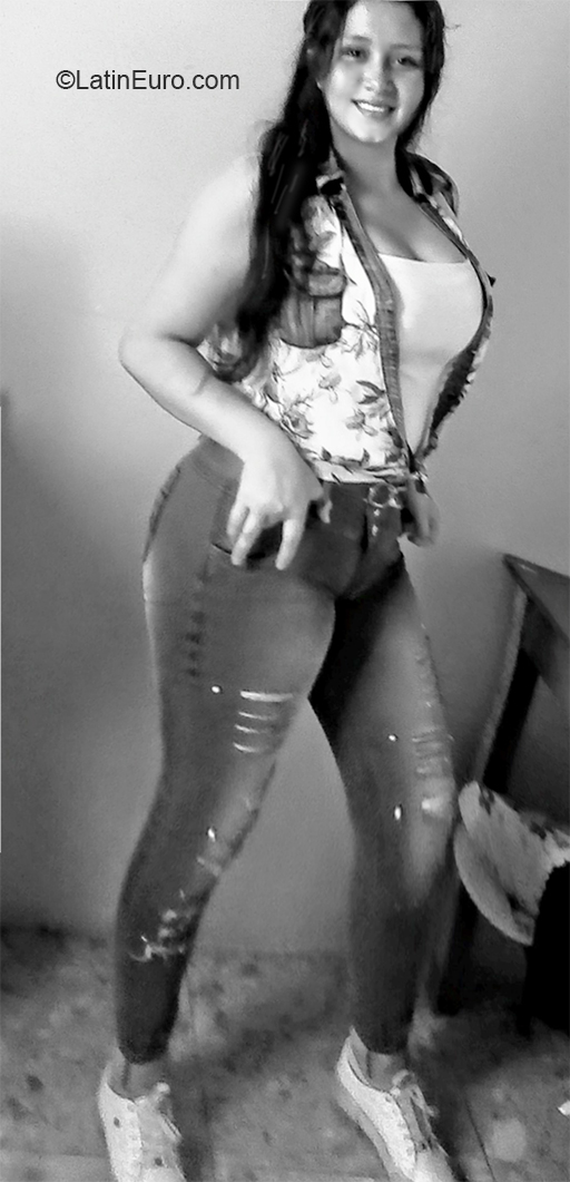 Date this tall Colombia girl Monica from Cota CO27195