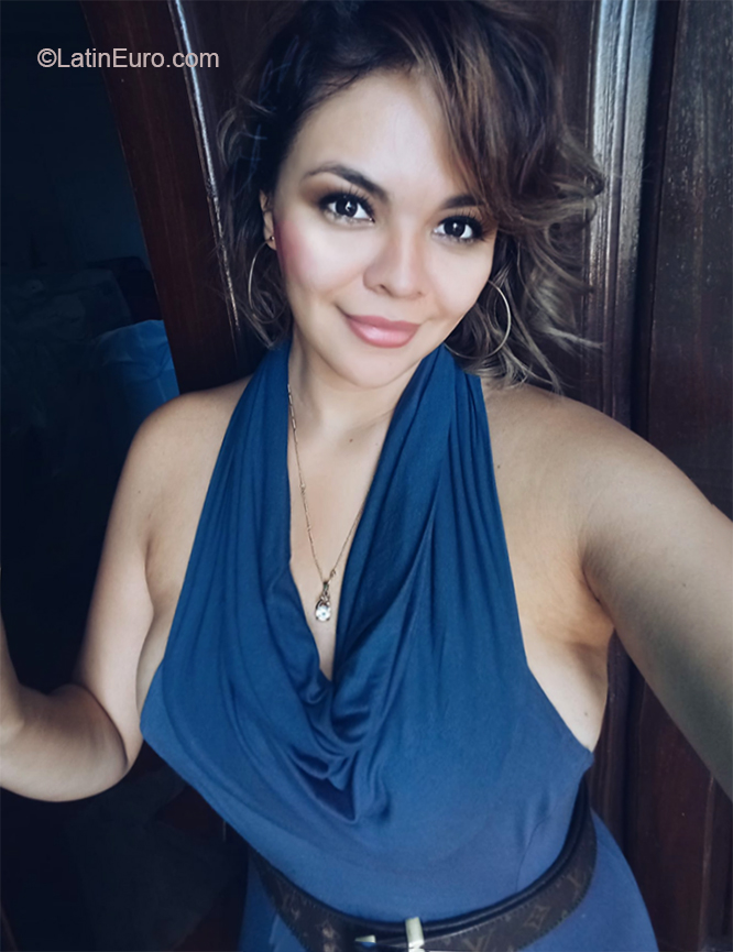 Date this beautiful Brazil girl Bruna from Foz do Iguacu BR11369