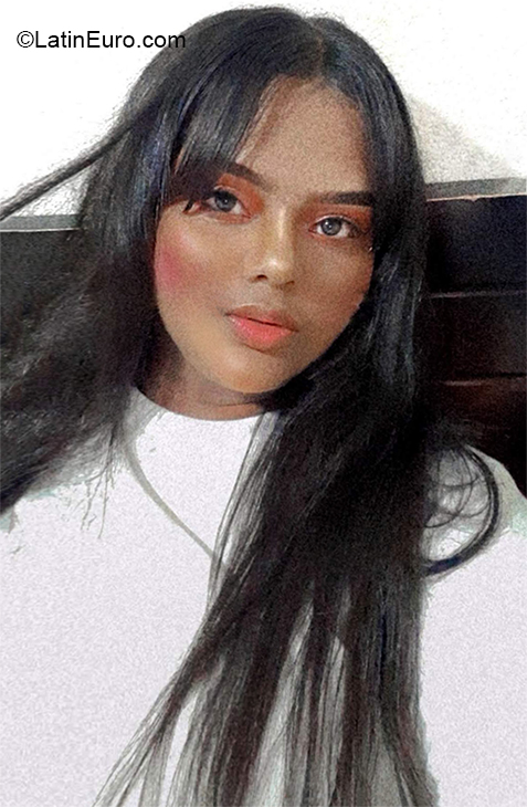 Date this young Colombia girl Paola from Barranquilla CO27213