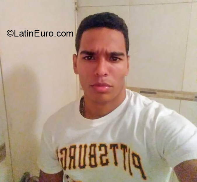 Date this young Venezuela man Antonio from Caracas VE3157