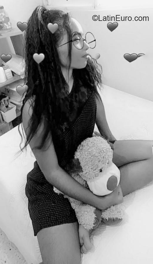 Date this passionate Dominican Republic girl Arideny from Azua DO38027