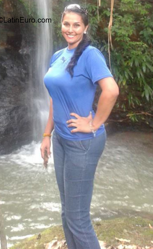 Date this georgeous Colombia girl Gabriela from Medellin CO27282