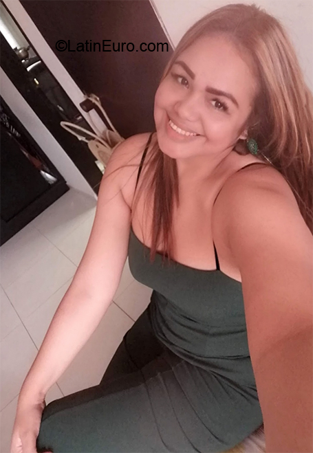 Date this pretty Colombia girl Claudia from Barranquilla CO27287