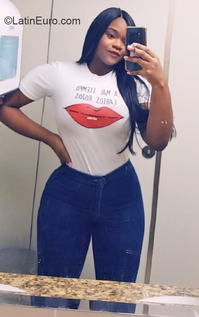 Date this funny Dominican Republic girl Patricia from Santo Domingo DO38067