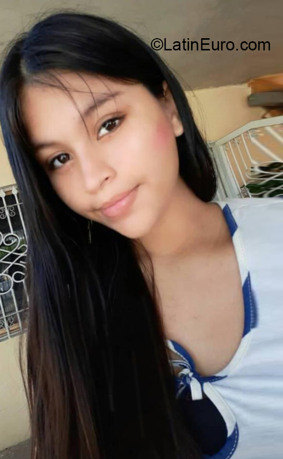 Date this gorgeous Venezuela girl Esthefany from San Fernando de Apure VE3177