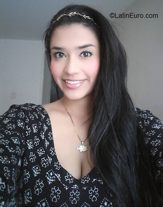 Date this beautiful Colombia girl Alexandra from Bucaramanga CO27345