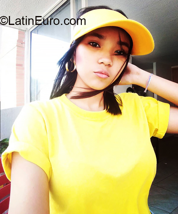 Date this sultry Colombia girl Isa from Barranquilla CO27362