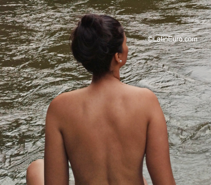 Date this athletic Colombia girl Laura from Bogota CO27371