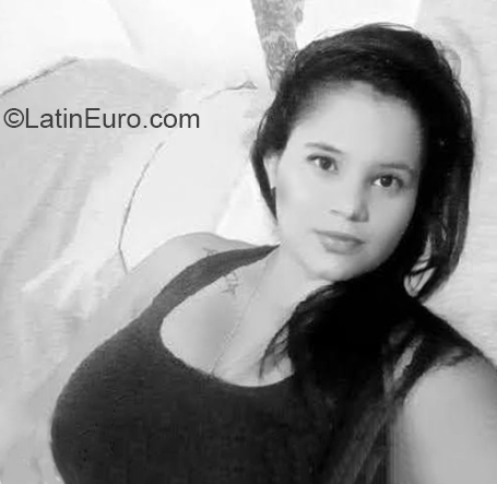 Date this nice looking Colombia girl Ana from Bucaramanga CO27382
