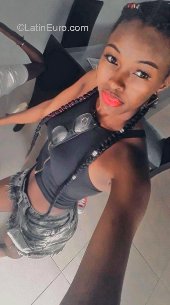 Date this foxy Colombia girl Hepril from Cali CO27386